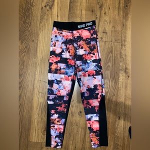 Girls Nike Dri Fit athletic leggings size XL.